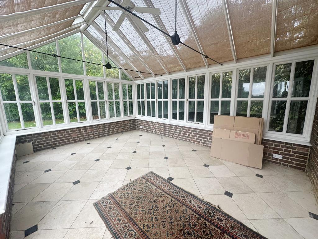 Lot: 70 - DETACHED HOUSE FOR REFURBISHMENT - Conservatory